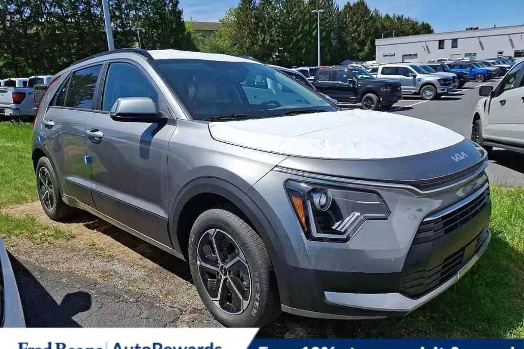 2025 Kia Niro EX photo 1