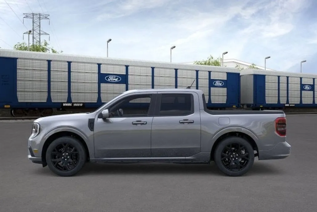 2025 Ford Maverick photo 1