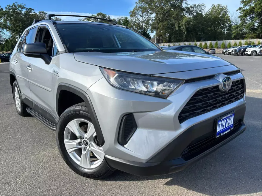 2021 Toyota RAV4 Hybrid LE photo 1