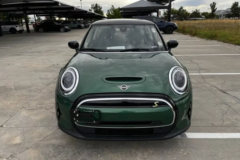 2022 Mini Cooper Hardtop SE photo 1