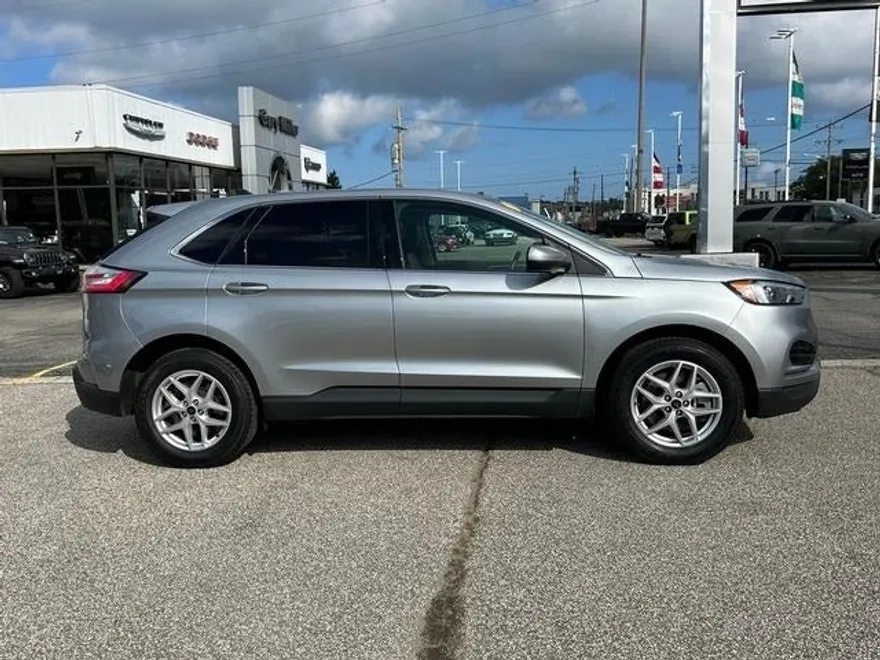 2024 Ford Edge SEL photo 1