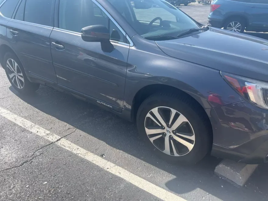 2019 Subaru Outback 2.5i Limited photo 1