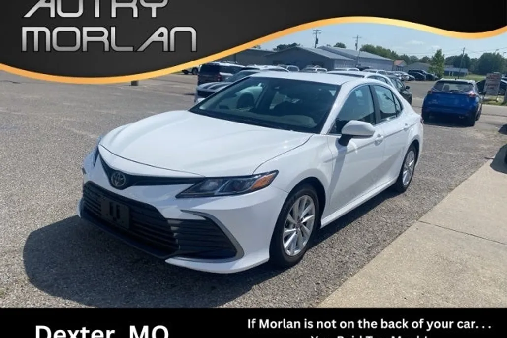 2023 Toyota Camry LE photo 1