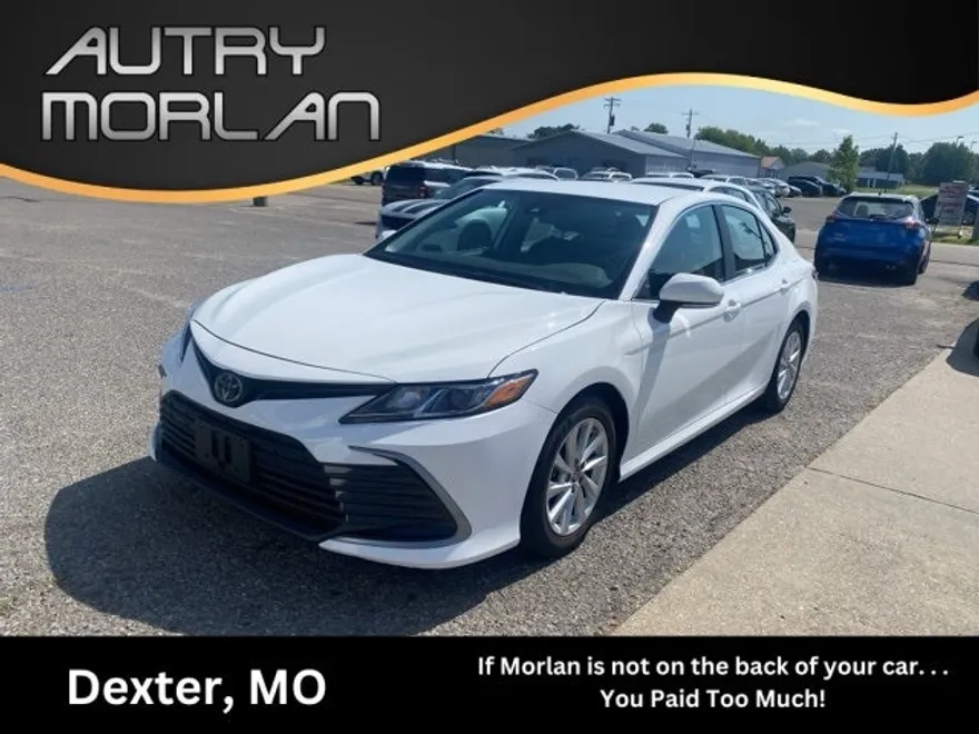 2023 Toyota Camry LE photo 1