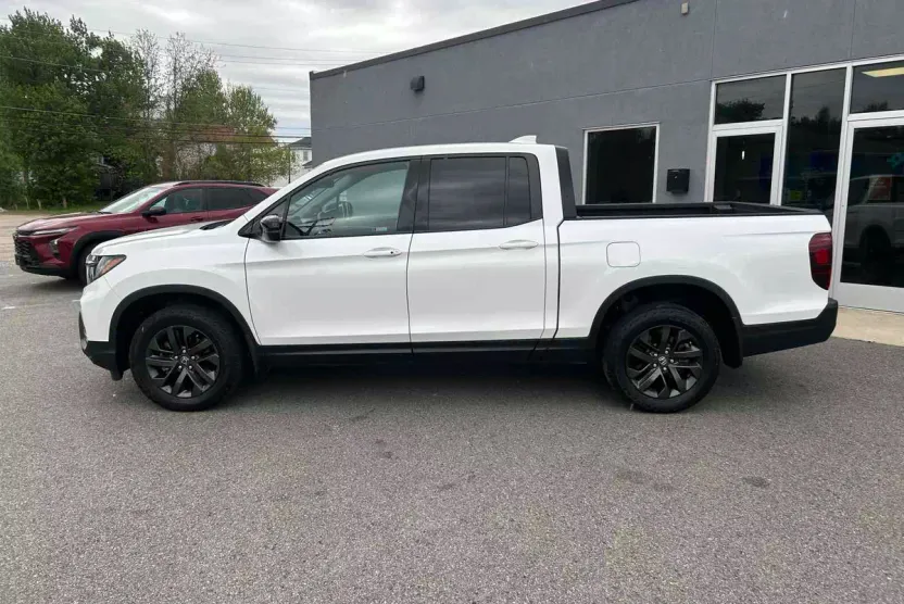 2021 Honda Ridgeline Sport photo 1