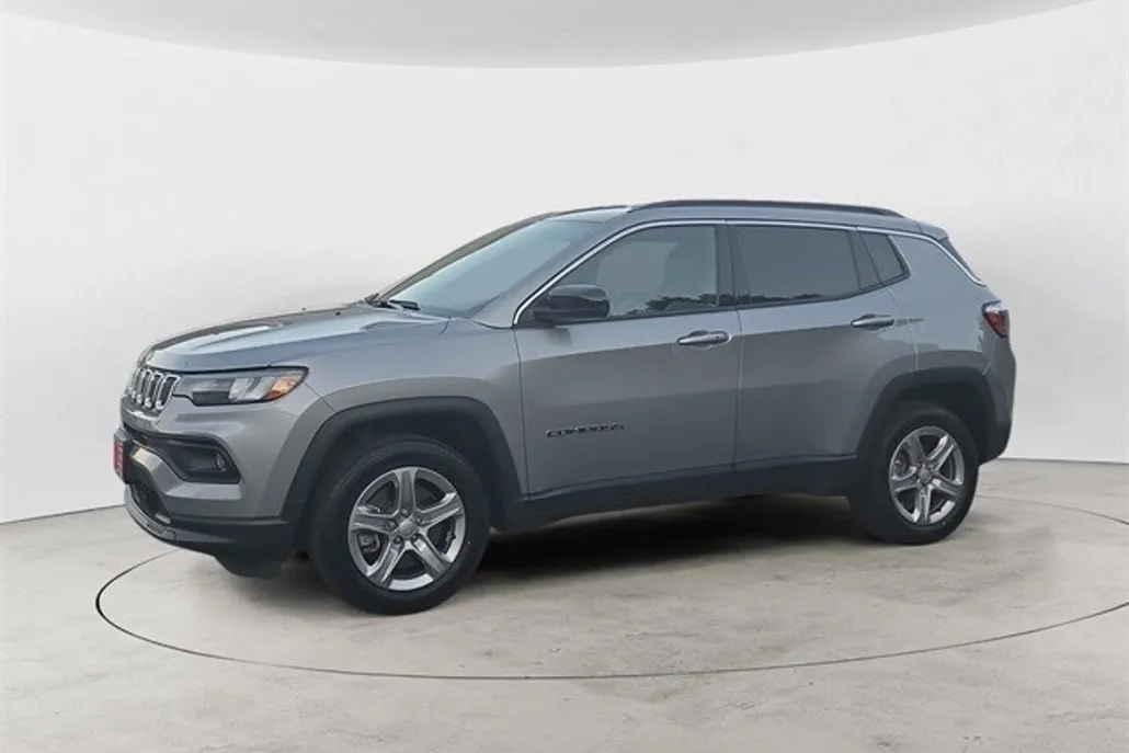 2024 Jeep Compass Latitude photo 1