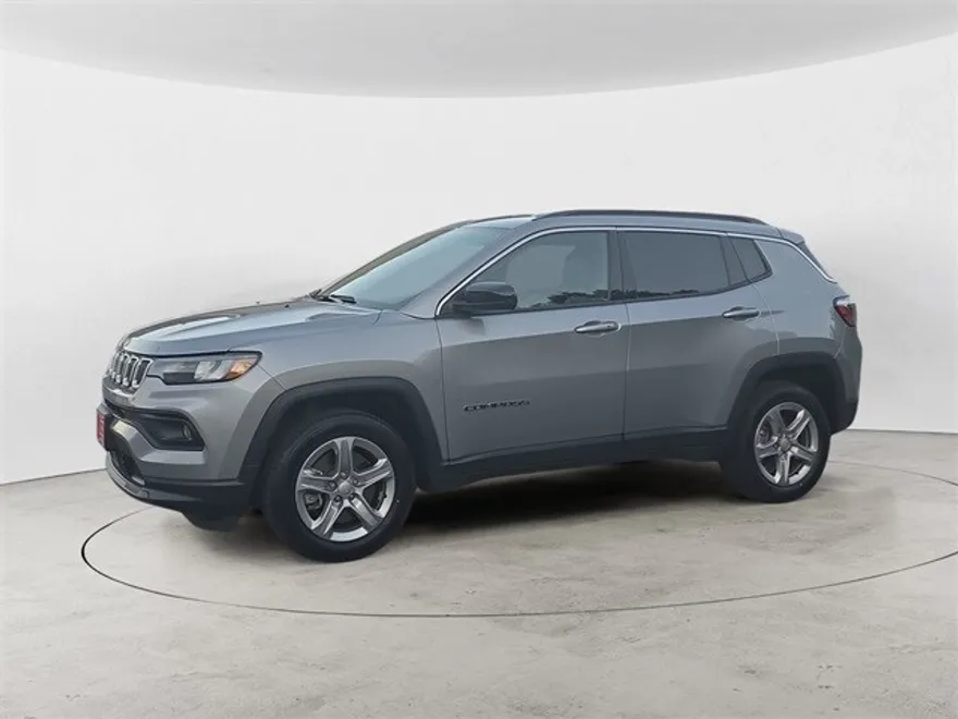 2024 Jeep Compass Latitude photo 1