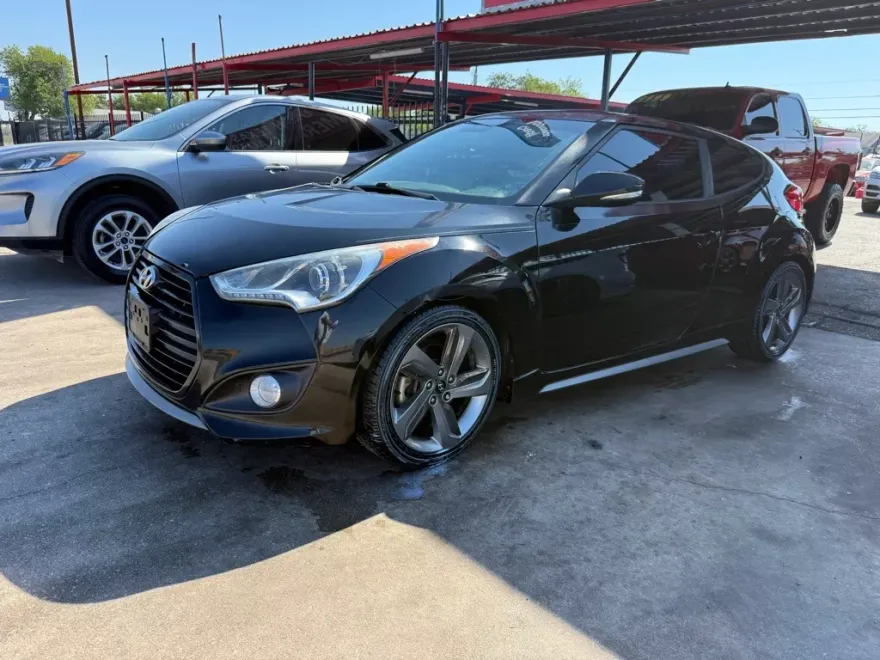 2013 Hyundai Veloster Base photo 1