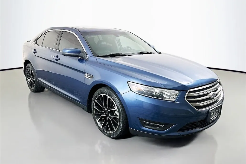 2018 Ford Taurus SEL photo 1