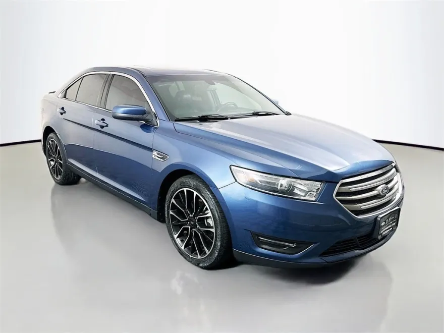 2018 Ford Taurus SEL photo 1