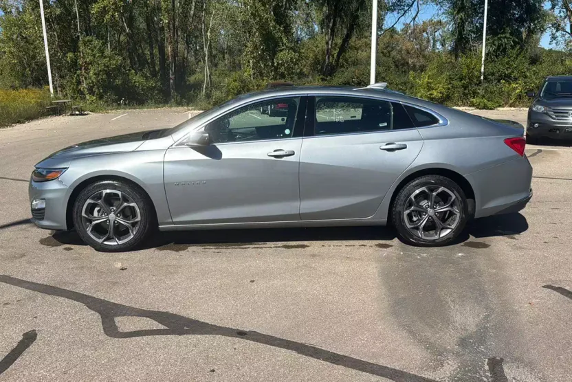 2024 Chevrolet Malibu 1LT photo 1