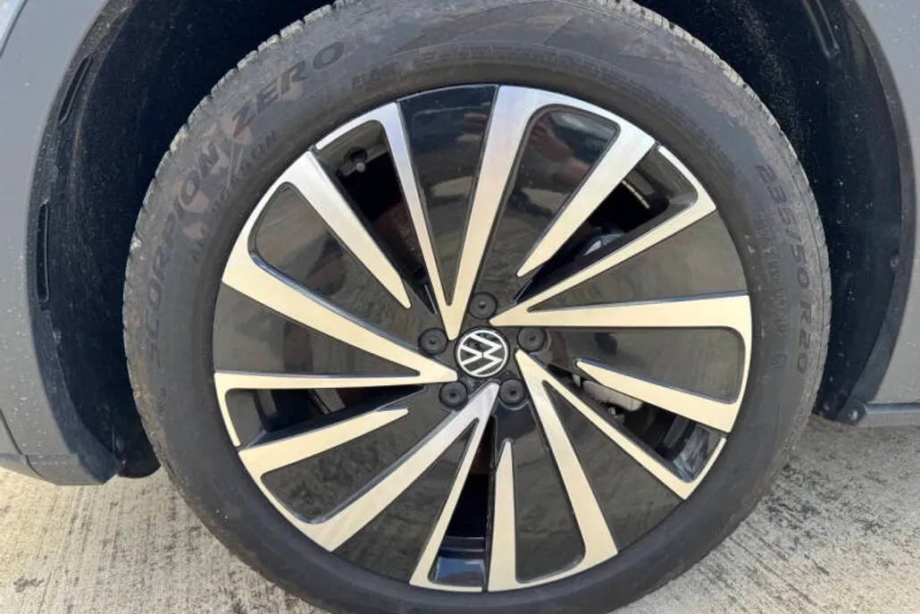 2023 Volkswagen ID.4 Pro Plus photo 1