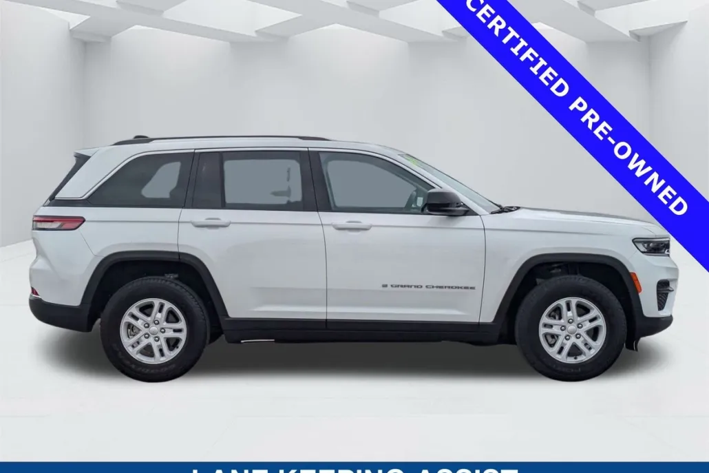 2023 Jeep Grand Cherokee Laredo photo 1