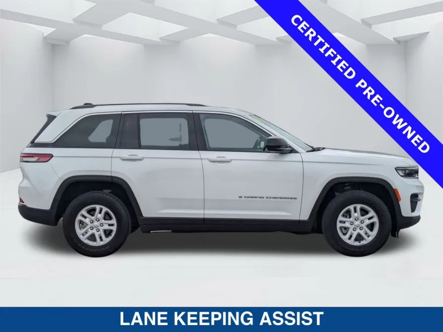 2023 Jeep Grand Cherokee Laredo photo 1