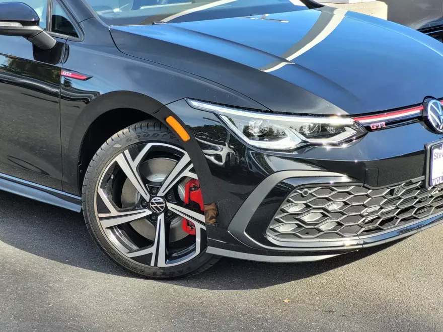 2024 Volkswagen Golf GTI SE photo 1