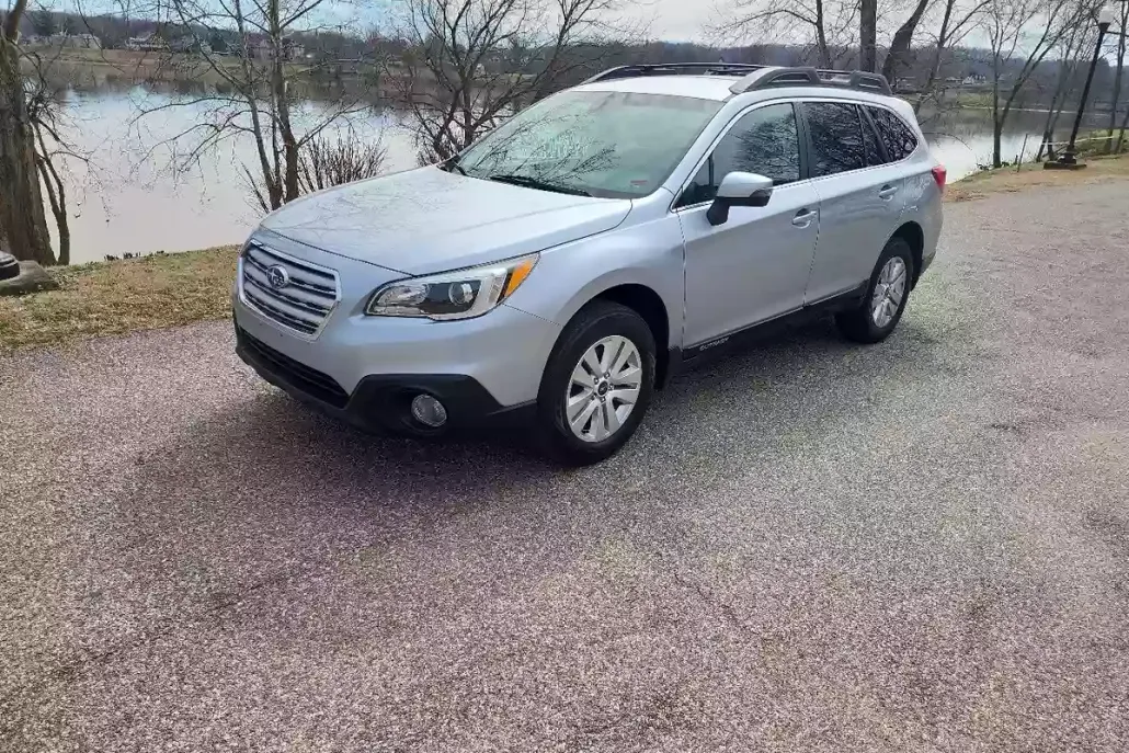 2015 Subaru Outback 2.5i Premium photo 1