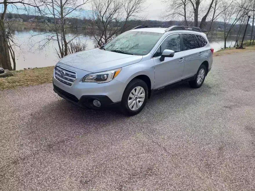 2015 Subaru Outback 2.5i Premium photo 1