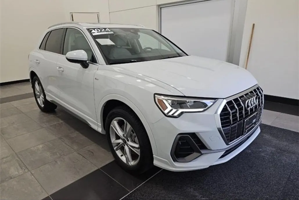 2024 Audi Q3 Premium Plus S line photo 1
