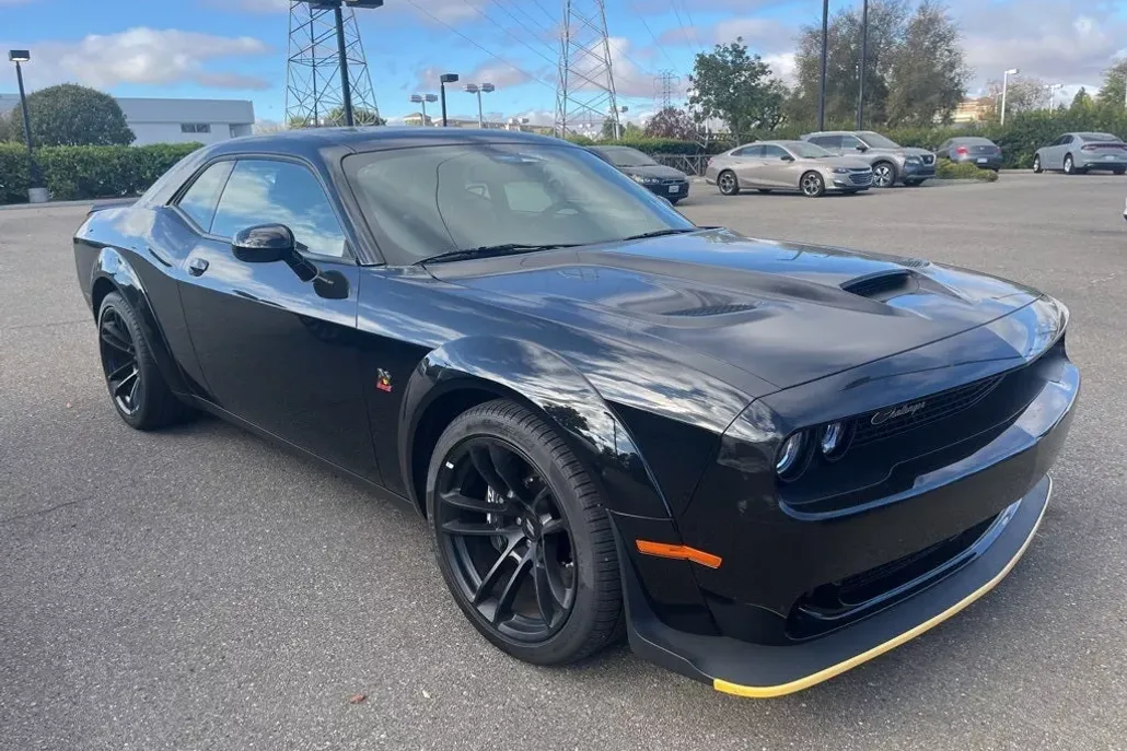 2023 Dodge Challenger R/T Scat Pack Widebody photo 1