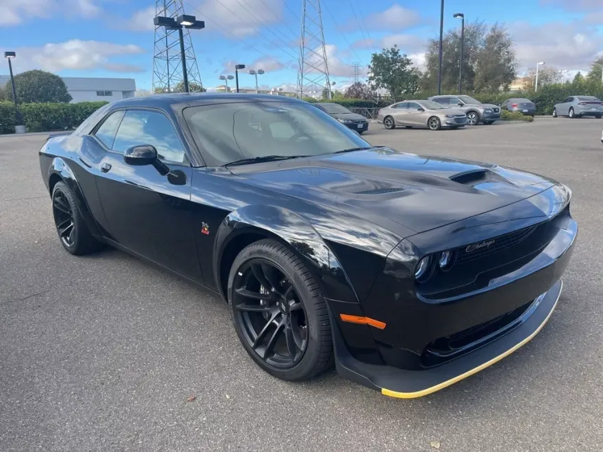 2023 Dodge Challenger R/T Scat Pack Widebody photo 1