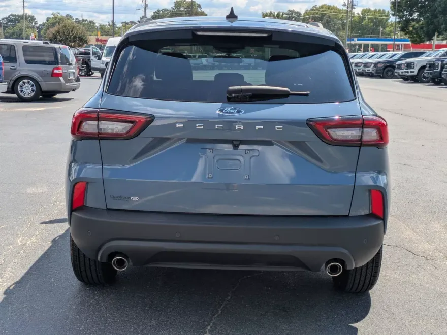 2025 Ford Escape ST-Line photo 1