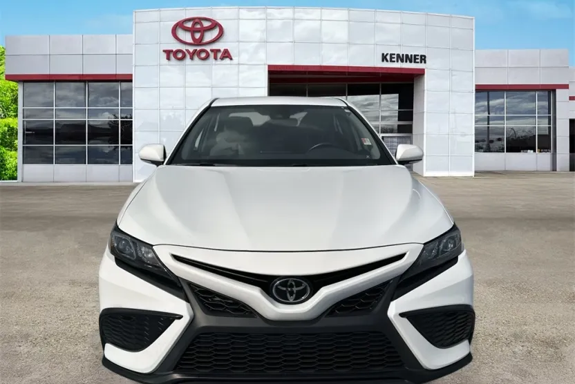 2023 Toyota Camry SE photo 1