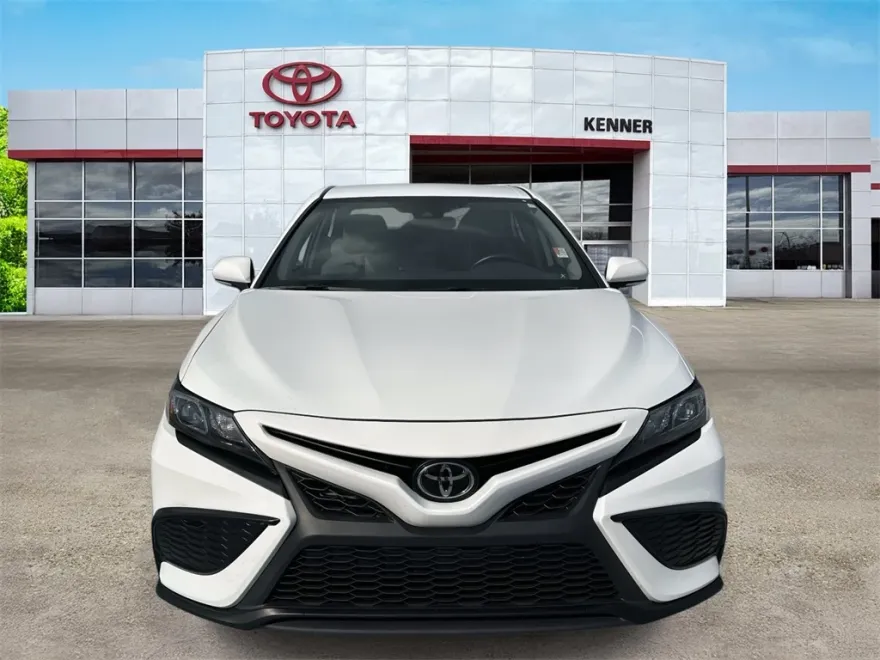 2023 Toyota Camry SE photo 1
