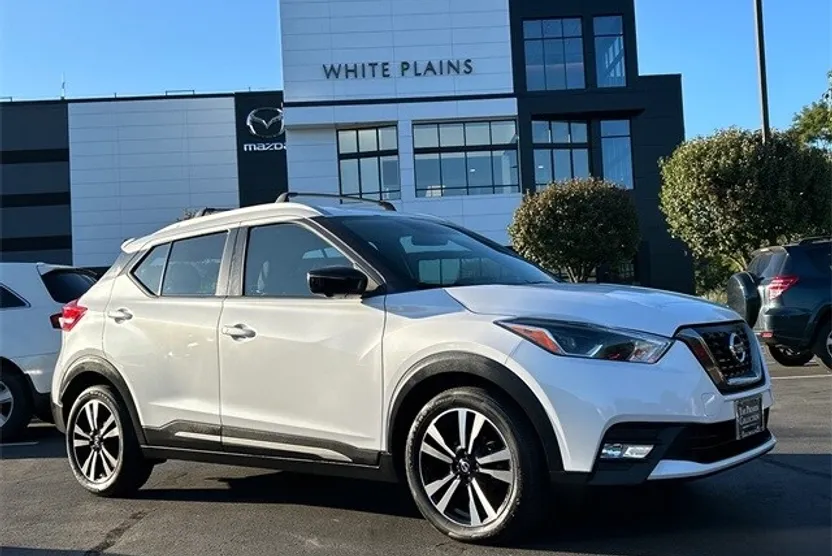 2019 Nissan Kicks SR photo 1