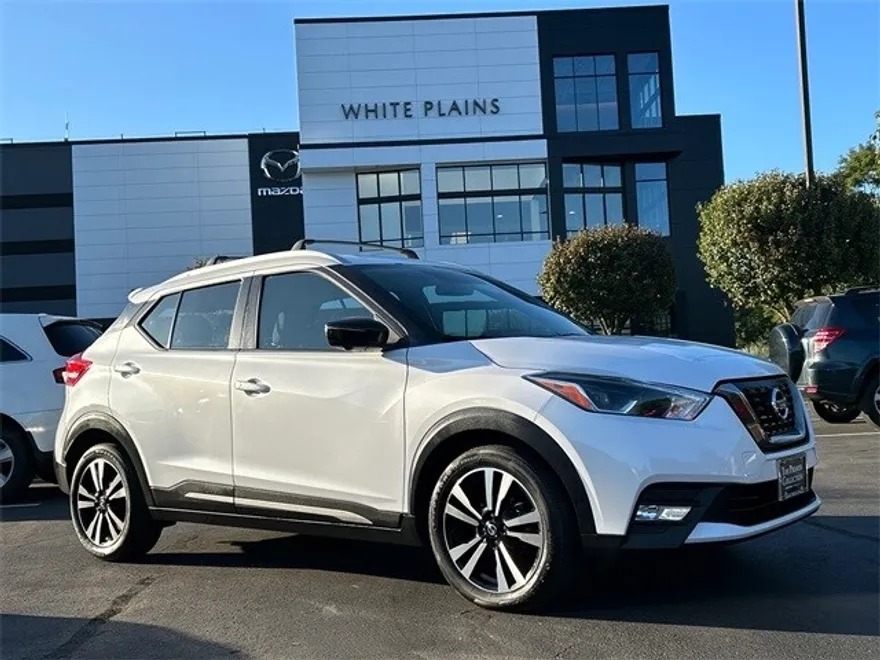 2019 Nissan Kicks SR photo 1