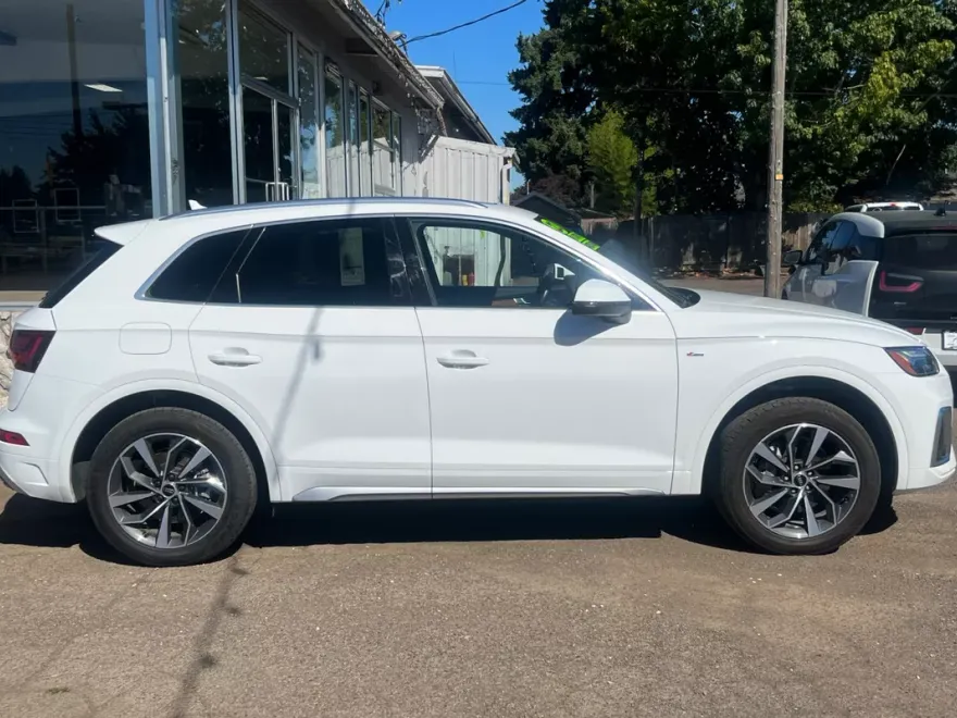 2023 Audi Q5 S line Premium Plus photo 1