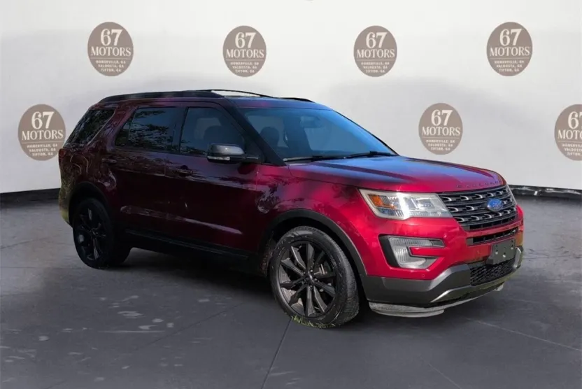 2017 Ford Explorer XLT photo 1