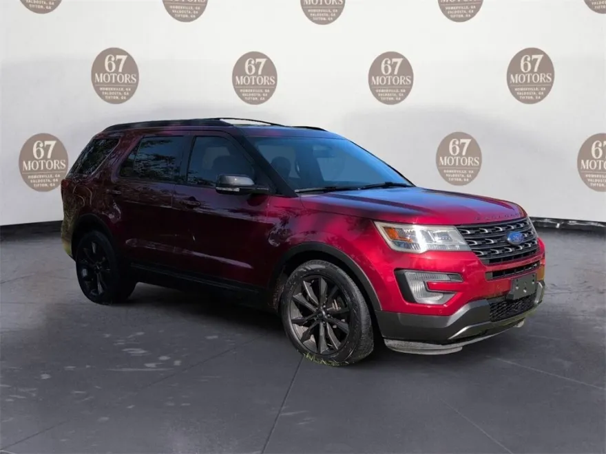 2017 Ford Explorer XLT photo 1
