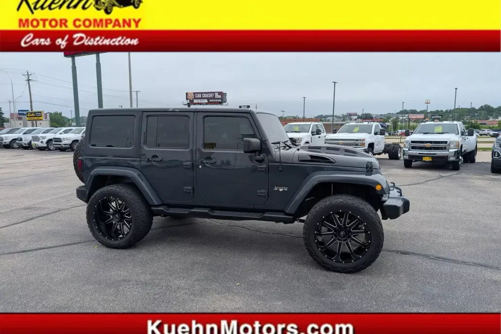 2017 Jeep Wrangler Unlimited Sahara photo 1