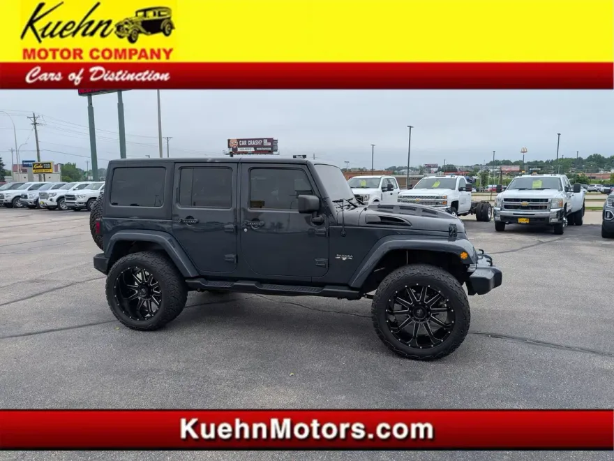 2017 Jeep Wrangler Unlimited Sahara photo 1