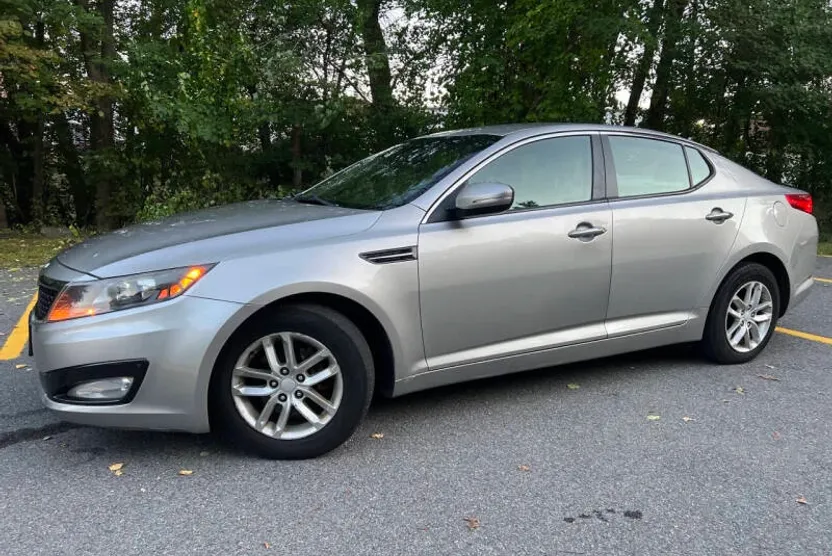 2012 Kia Optima LX photo 1