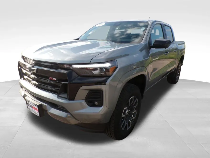2024 Chevrolet Colorado Z71 photo 1