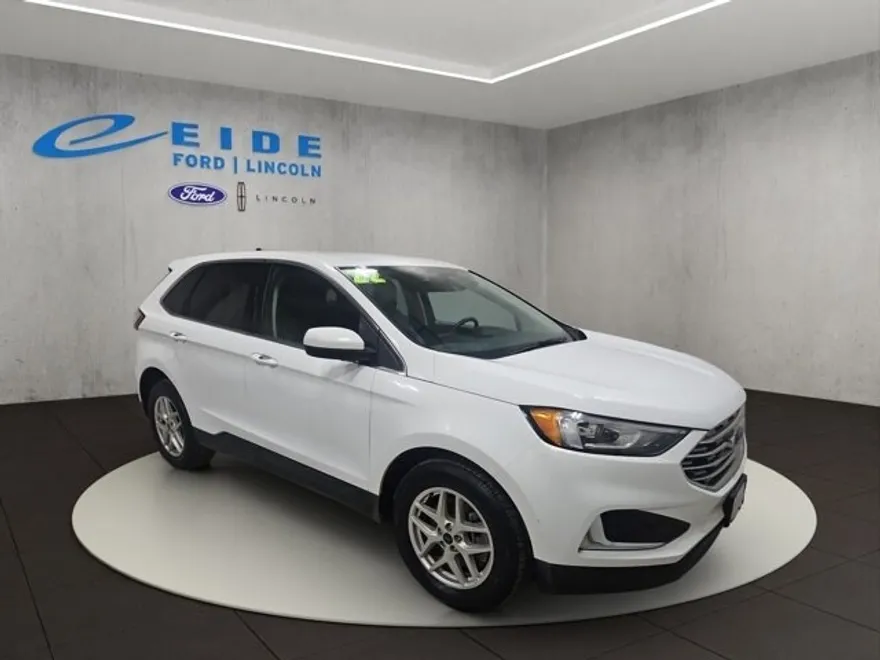 2022 Ford Edge SEL photo 1