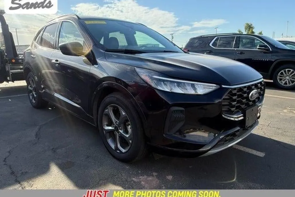 2023 Ford Escape ST-Line photo 1