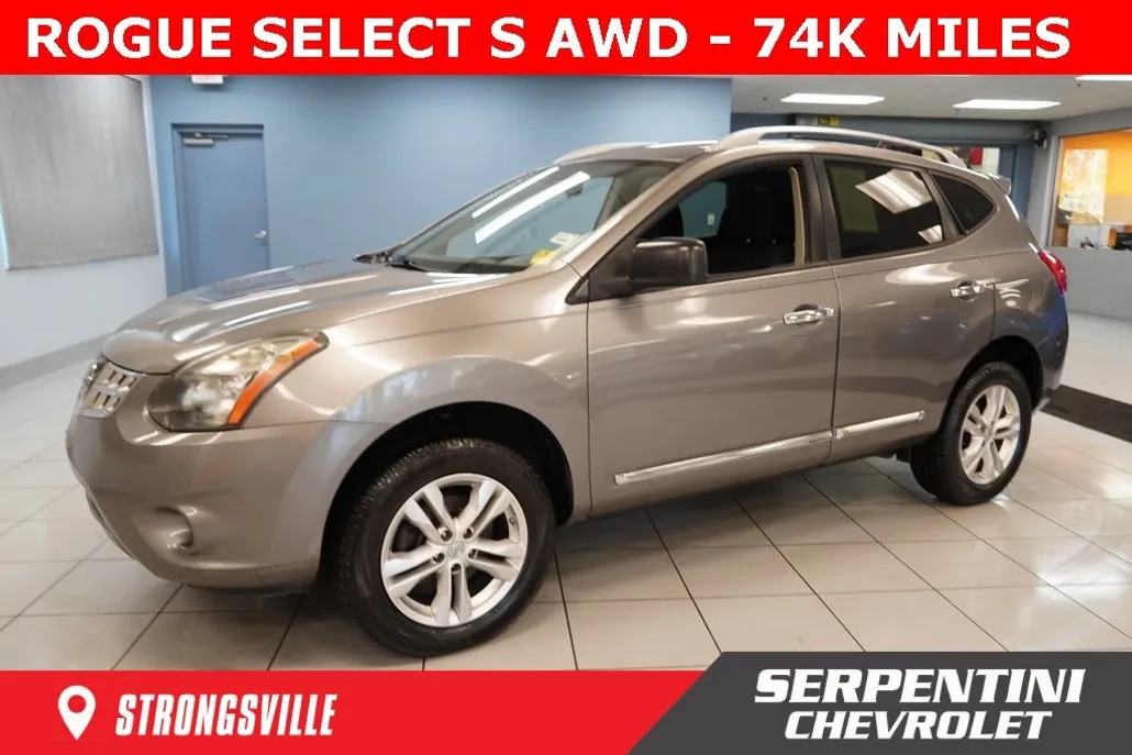 2015 Nissan Rogue Select S photo 1