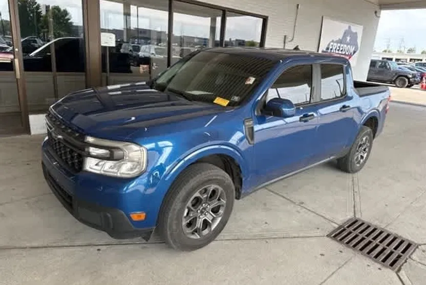 2023 Ford Maverick XLT photo 1