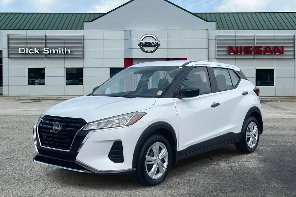2025 Nissan Kicks Play S photo 1