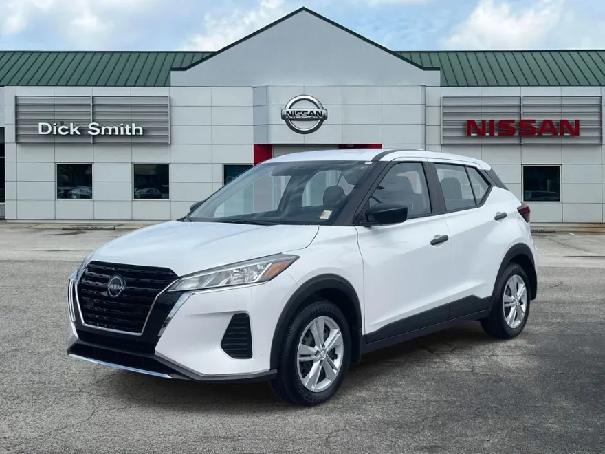 2025 Nissan Kicks Play S photo 1