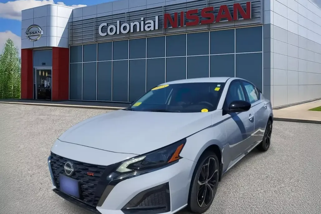 2025 Nissan Altima SR photo 1
