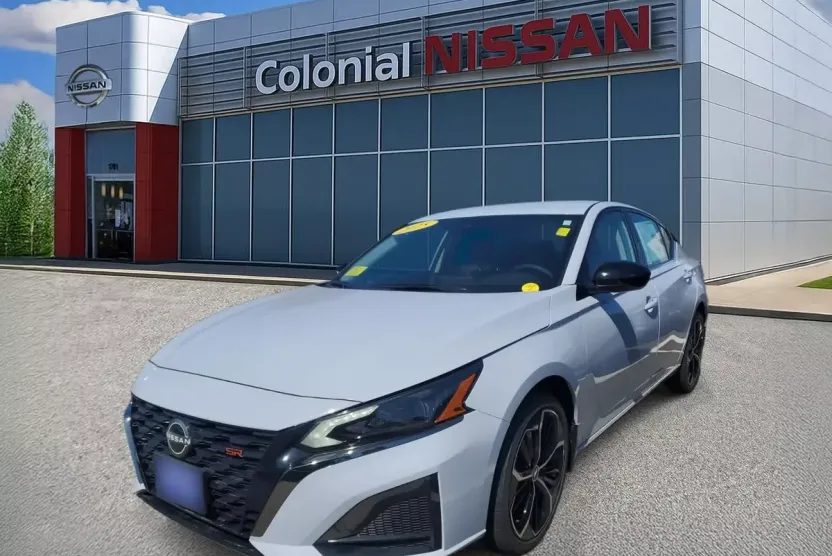 2025 Nissan Altima SR photo 1