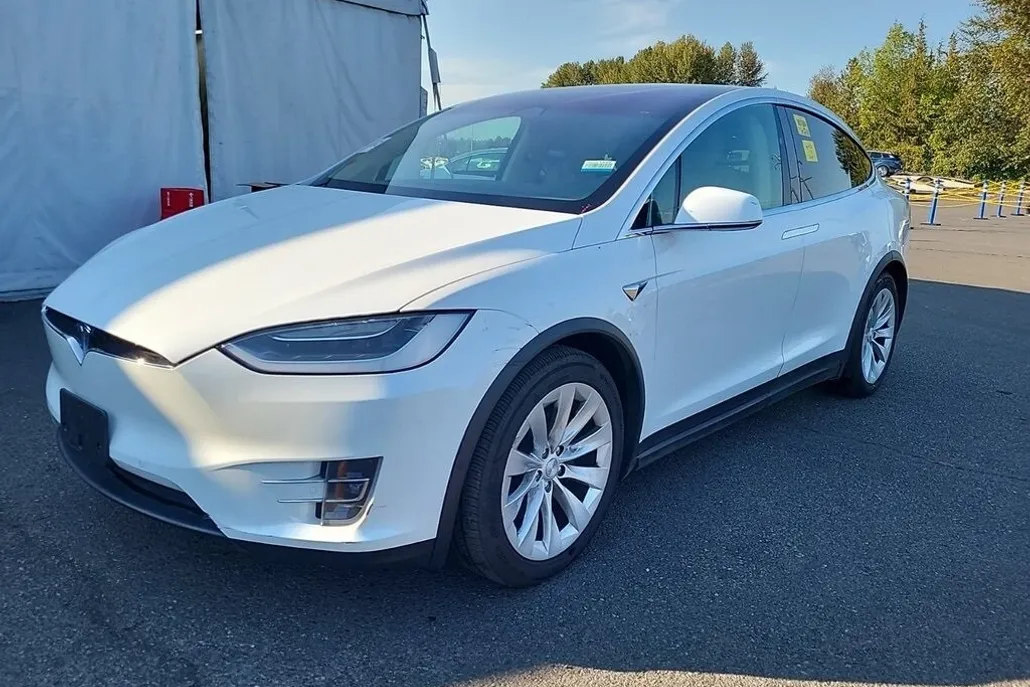 2016 Tesla Model X 90D photo 1