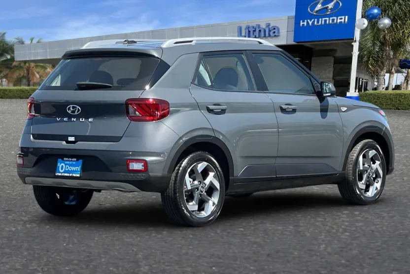2025 Hyundai Venue SEL photo 1