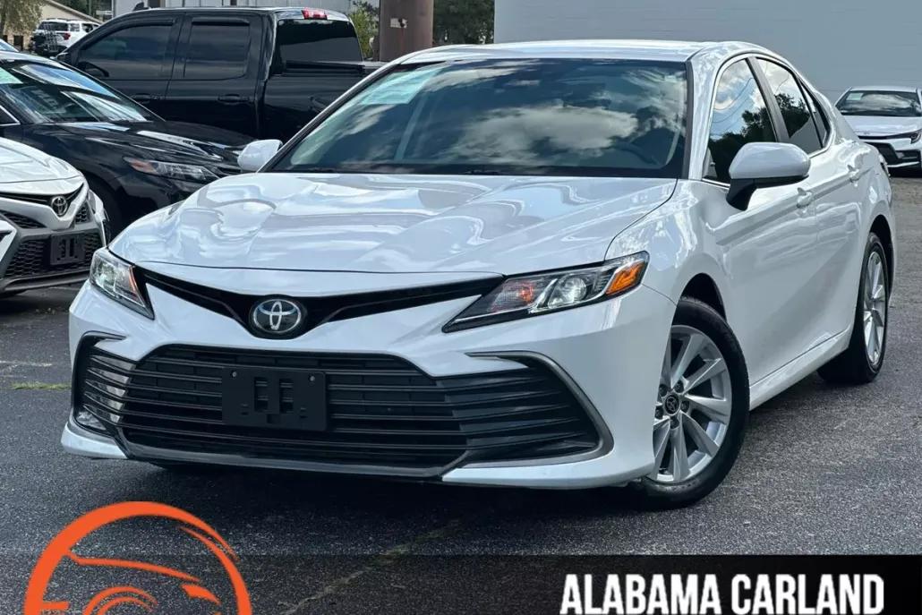 2024 Toyota Camry LE photo 1