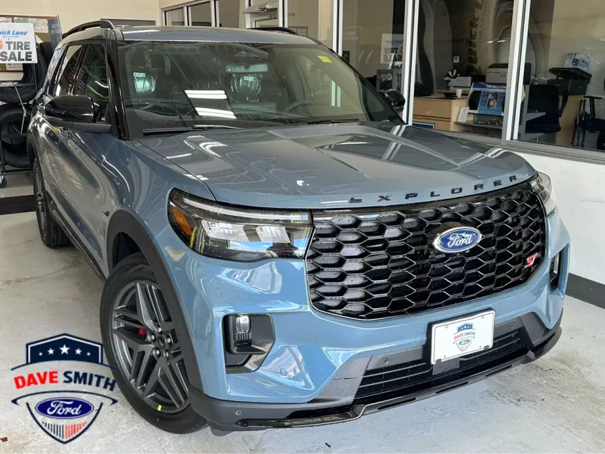2025 Ford Explorer ST photo 1