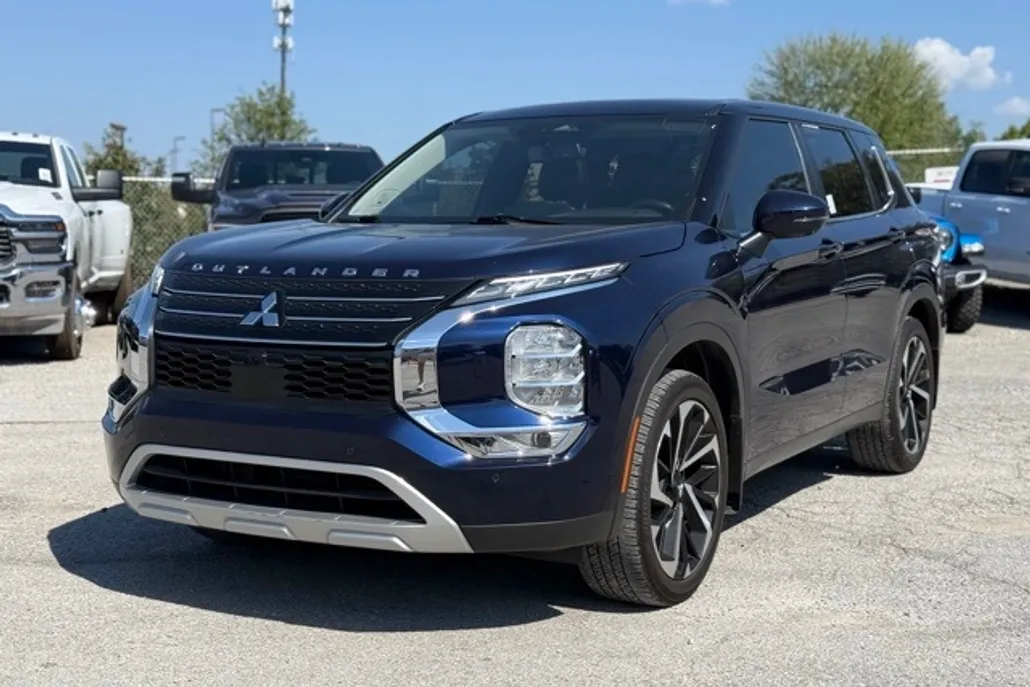 2024 Mitsubishi Outlander SE Black Edition photo 1