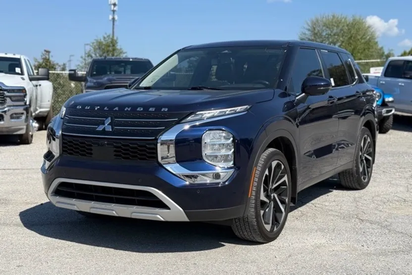 2024 Mitsubishi Outlander SE Black Edition photo 1